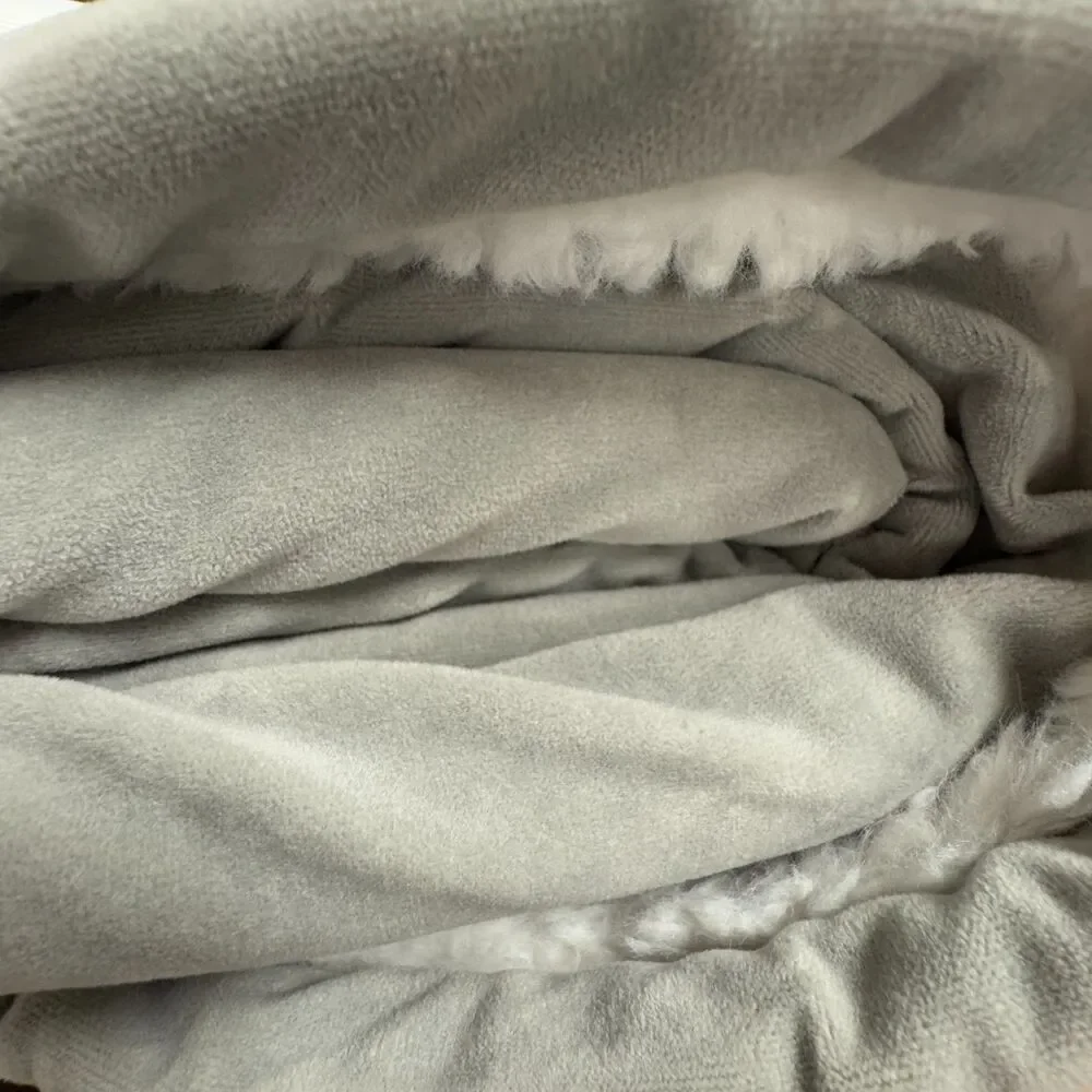 Ugg Home Bliss Sherpa Microfleece Accent Throw Gray Cream Cozy Warm 50x70 NEW